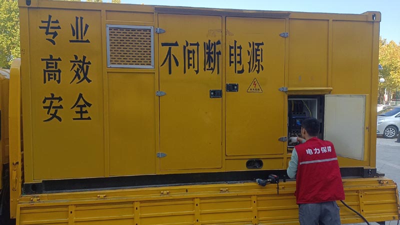 随县柴油发电机组和UPS电源配合使用时，如何避免切换过程中的电力中断？